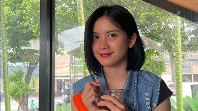 8 Potret Cantik Melati Eks JKT48 yang Kini Jualan Nasi Bakar