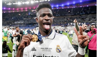 Vinicius musim ini juga tampil hebat dengan 22 gol serta 20 assist. Semalam, ia mencetak satu-satunya gol ke gawang Liverpool. Foto: Twitter