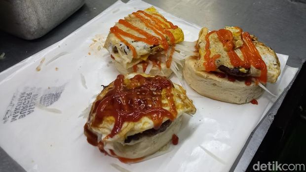 Mencicipi Burger Viral di Makassar, Harga Murah Tapi Kaya Rasa