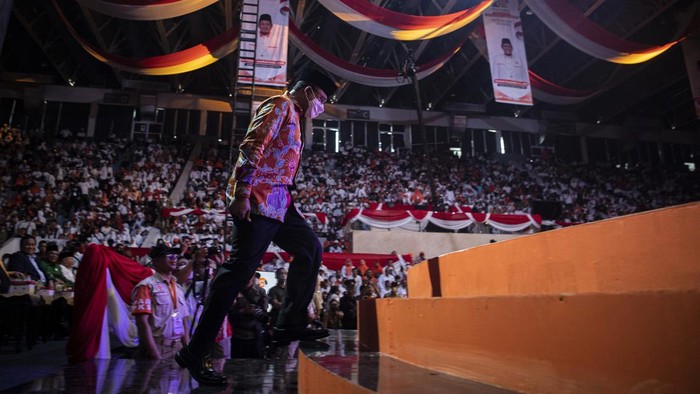 Momen Anies Baswedan Hadiri Milad ke-20 PKS di Istora Senayan Gubernur DKI Jakarta Anies Baswedan hadiri Milad ke-20 PKS yang digelar di Istora Senaya. Di sana Anies turut menyampaikan pidato. Ini potretnya.