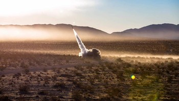 Sepuluh HIMARS saja sudah membuat perbedaan, tapi kami perlu 100, yaitu 10 batalion dengan 10 HIMARS masing-masing untuk disebar di garis depan. Atau setidaknya 50 unit, tambah sang gubernur. Foto: US Marine