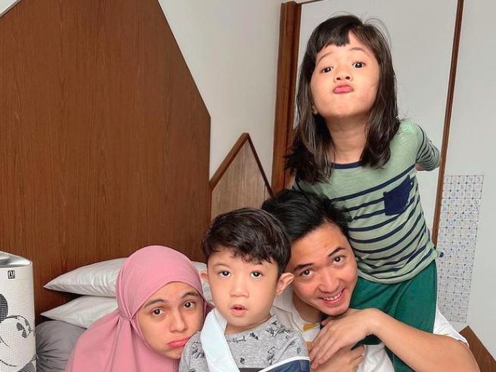 anak Nycta Gina sakit.
