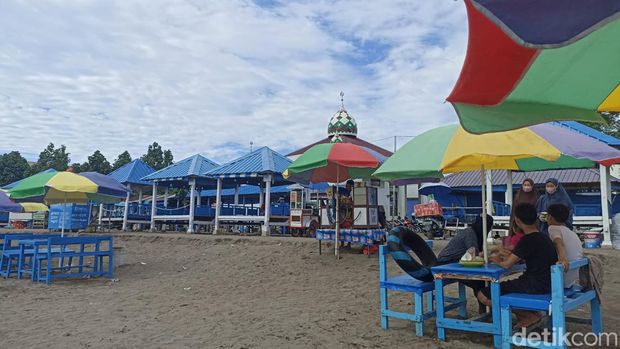 Pantai Biru Makassar