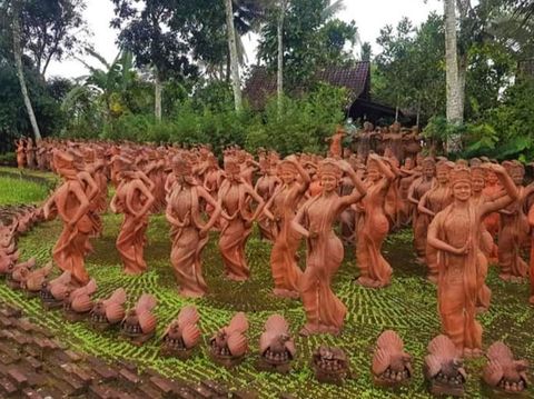 Patung Gandrung di TGT