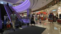 Mengutip AP, pada Minggu (29/5), Beijing kembali membuka mal dan pusat perbelanjaan di kawasan itu setelah wabah COVID-19 dinilai telah terkendali.