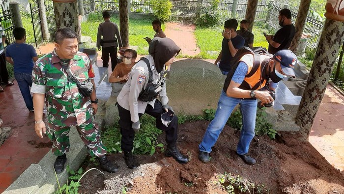 Penyelidikan makam Cina yang dibongkar di Sumedang.