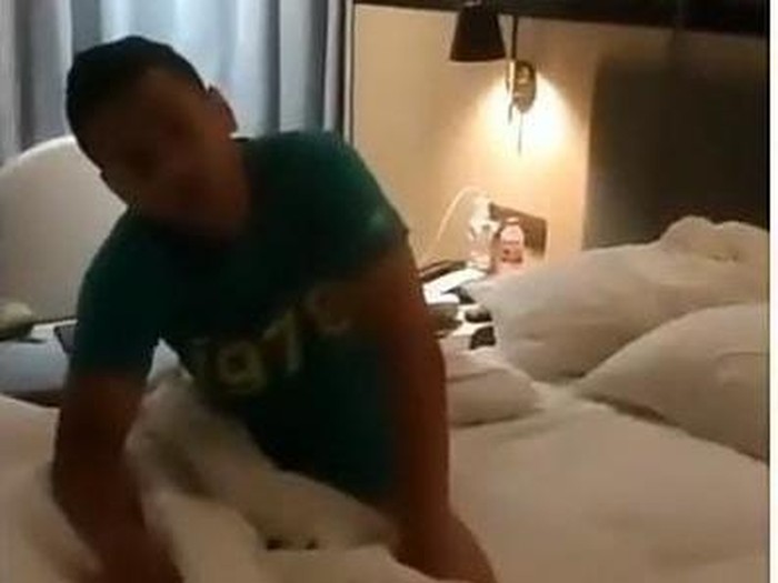 Pilot di Surabaya yang digerebek istrinya di hotel