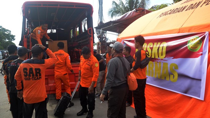 Tim SAR gabungan masih terus melakukan pencarian korban tenggelamnya KM Ladang Pertiwi. Diketahui, 25 orang masih dalam pencarian saat ini.