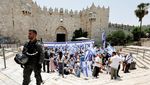 Potret Warga Palestina Bentrok dengan Polisi Israel di Yerusalem