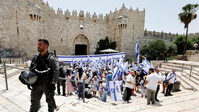 Bentrokan antara warga Palestina dengan polisi Israel terjadi di kawasan Yerusalem. Bentrokan diketahui terjadi imbas aksi Pawai Bendera Israel