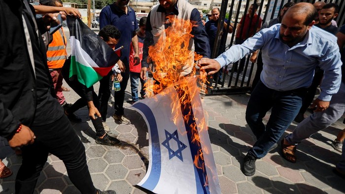 Bentrokan antara warga Palestina dengan polisi Israel terjadi di kawasan Yerusalem. Bentrokan diketahui terjadi imbas aksi Pawai Bendera Israel