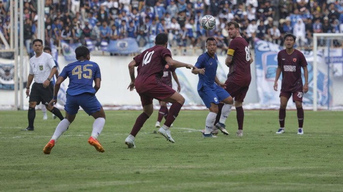 PSM Makassar menyerah 1-2 dari PSIS Semarang