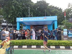 Kata Warga soal Replika Mobil Formula E: Kampanye Green Energy