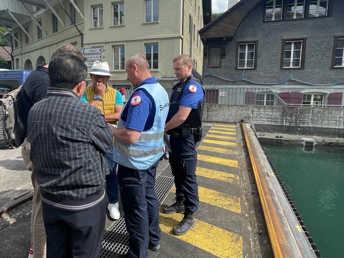 Ridwan Kamil bertemu Kepala Polisi Maritim Urs Käller dan Kepala Polisi Regional Thomas Müller saat proses pencarian Eril (Foto diambil dari situs resmi Kemlu RI kemlu.go.id)