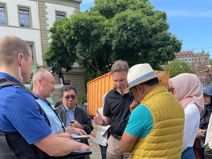 Ridwan Kamil bertemu Kepala Polisi Maritim Urs Käller dan Kepala Polisi Regional Thomas Müller saat proses pencarian Eril (Foto diambil dari situs resmi Kemlu RI kemlu.go.id)