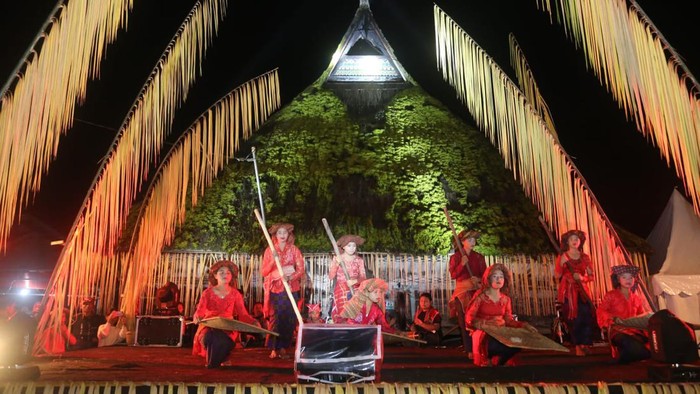 Ritual Penusur Sira di Dokan Art Festival.