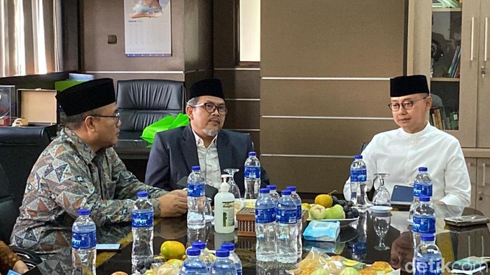 Sekjen PAN Eddy Soeparno di Kantor PP Persis, Kota Bandung.