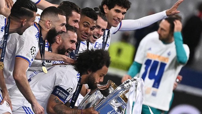 Real Madrid sukses taklukan Liverpool 1-0 dalam final Liga Champions, Minggu (29/5). Kemenangan itu pastikan Real Madrid menjadi juara Liga Champions 2021/2022.