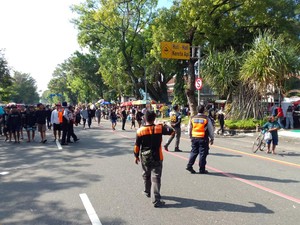 Geger Pengunjung CFD Berlarian Gegara Hoax Menara Masjid Sriwedari Goyang