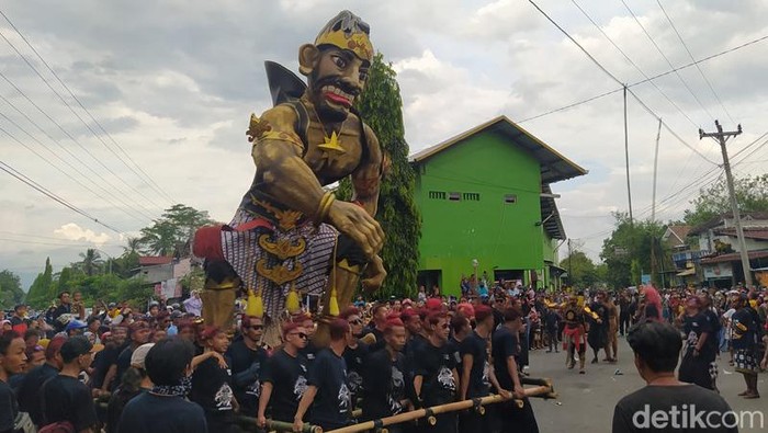 Suasana kirab budaya Desa Wanurejo, Kecamatan Borobudur, Kabupaten Magelang, Minggu (29/5/2022).