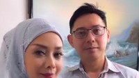 Terry Putri menikah lagi dengan pria yang diketahui bernama Derly Dermawan. Foto: Instagram
