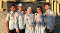 Kebersamaan Terry Putri dengan keluarga barunya. Foto: Instagram