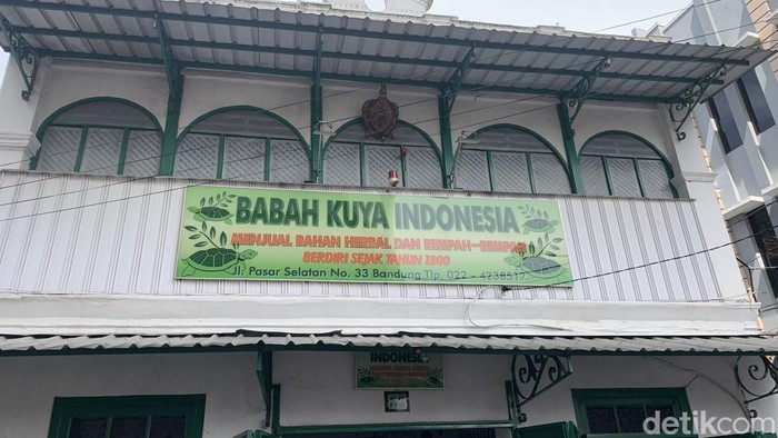 Toko legendaris di Bandung.