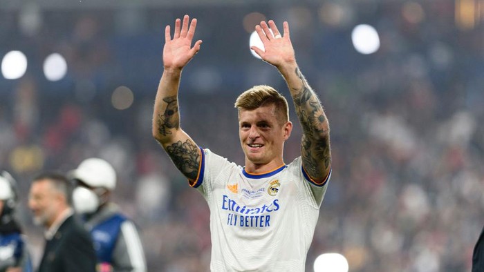 PARIS, FRANCE - MAY 28: Toni Kroos of Real Madrid CF celebrating after winning UEFA Champions League Final during the final match between Liverpool FC and Real Madrid at Stade de France on May 28, 2022 in Paris, France. (Photo by Adam Sobral/Eurasia Sport Images/Getty Images)