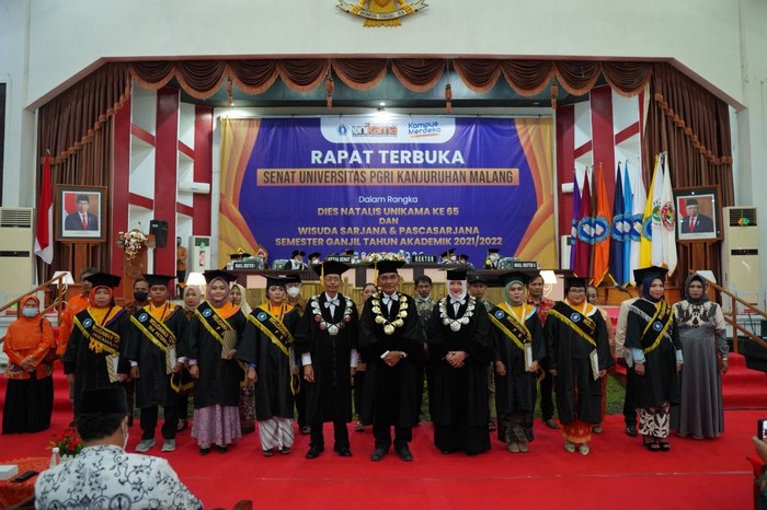 Unikama Gelar Wisuda Luring sekaligus Launching Book Chapter