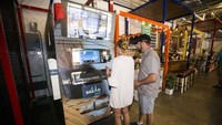 Roti baguette yang segar bisa dimanfaatkan menjadi berbagai hidangan pendamping maupun hidangan utama yang lezat. Tetapi di San Fransisco kamu tidak perlu ke toko roti karena bisa membeli roti baguette hanya melalui vending mesin saja. Foto: Esrock