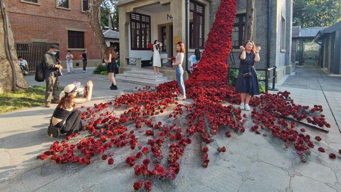 1399905747 NANJING, CHINA - MAY 29: A red rose art installation is seen at a historical and cultural block on May 29, 2022 in Nanjing, Jiangsu Province of China. The art installation features red roses pouring from the second floor of a building like waterfall. (Photo by VCG/VCG via Getty Images)