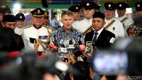 Duta Besar Inggris untuk Indonesia, Owen Jenkins (berbatik) turut hadir dalam acara tersebut.