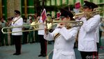 Lihat, Band Militer Inggris Mainkan Lagu Indonesia Raya di Pesantren