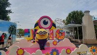 Nah, Universal Studios Singapore juga menghadirkan si gemas Otto Minion untuk menyapa para pengunjung.