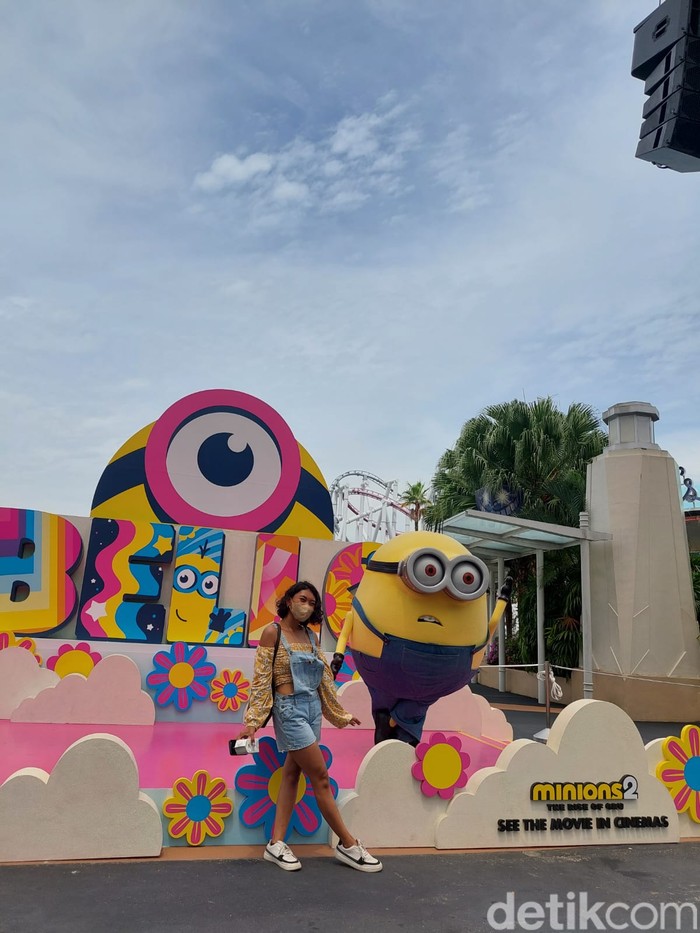 Aksi lucu Mninons di Universal Studios Singapore Aksi lucu Mninons di Universal Studios Singapore