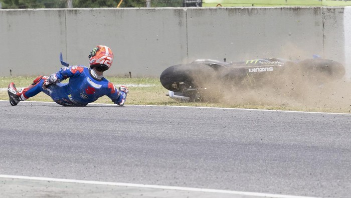SCARPERIA, ITALY - MAY 29: Alex Rins of Spain and Team Suzuki ECSTAR crashed out during the MotoGP Race during the MotoGP of Italy - Race at Mugello Circuit on May 29, 2022 in Scarperia, Italy. (Photo by Mirco Lazzari gp/Getty Images)