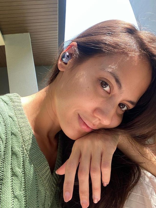 Inilah wajah Pevita Pearce tanpa makeup. Dia tidak menutupi kemerahan di wajahnya, namun tetap terlihat cantik. Foto: Instagram