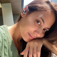 Inilah wajah Pevita Pearce tanpa makeup. Dia tidak menutupi kemerahan di wajahnya, namun tetap terlihat cantik. Foto: Instagram