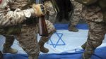 Di Lebanon, Bendera Israel Diinjak dan Dibakar, Ada Apa?
