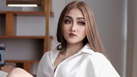 Hotman Paris mengunggah foto Biya Pink Pink ke Instagram pribadinya. (Foto: dok. Biya Pink Pink) 