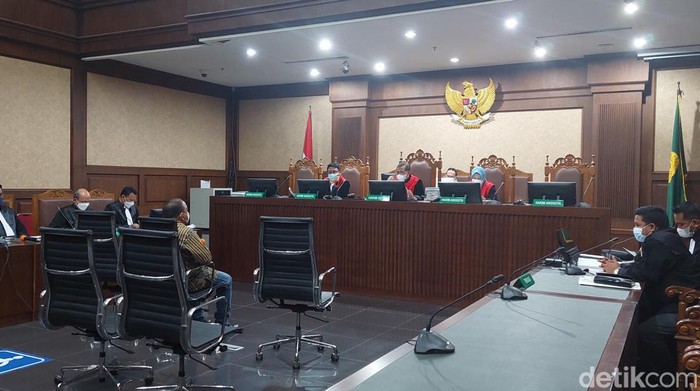Bupati Langkat nonaktif Terbit Rencana Perangin Angin tiba-tiba mengucapkan sumpah saat menjadi saksi di sidang penyuapnya, Muara Perangin Angin. (Zunita Amalia/detikcom)