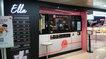 Penampakan kios robot barista Ella, yang dirancang oleh Crown Digital. Singapura memiliki 605 robot yang dipasang per 10.000 karyawan di industri manufaktur, jumlah tertinggi kedua secara global, setelah 932 robot di Korea Selatan, menurut laporan tahun 2021 oleh Federasi Robotika Internasional.