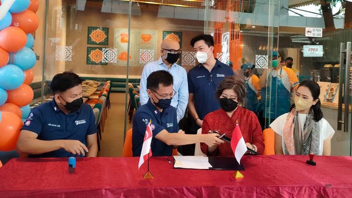 Gerai Heavenly Wang mulai beroperasi di Summarecon Mall Serpong. Peresmian restoran tersebut dihadiri oleh Duta Besar Singapura untuk Indonesia Mr. Anil Kumar.