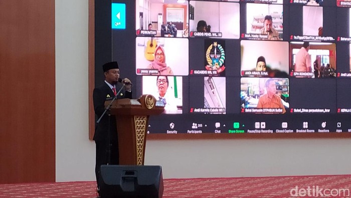 Gubernur Sulsel Andi Sudirman Sulaiman saat pelantikan pejabat eselon II Pemprov Sulsel.