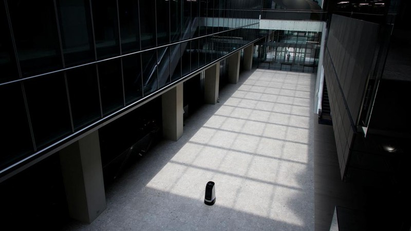Robots using 5G networks prepare delivery services at the Naver 1784 company office in Seongnam, South Korea, May 13, 2022. Picture taken May 13, 2022.  REUTERS/ Heo Ran