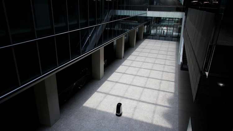 Ini Dia Robot 5G Korea Selatan yang Siap Antar Paket hingga Kopi Robots using 5G networks prepare delivery services at the Naver 1784 company office in Seongnam, South Korea, May 13, 2022. Picture taken May 13, 2022. REUTERS/ Heo Ran