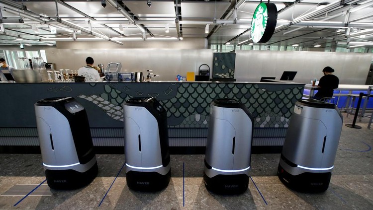 Ini Dia Robot 5G Korea Selatan yang Siap Antar Paket hingga Kopi Robots using 5G networks prepare delivery services at the Naver 1784 company office in Seongnam, South Korea, May 13, 2022. Picture taken May 13, 2022. REUTERS/ Heo Ran