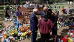 Ini yang Dilakukan Biden Saat Kunjungi Lokasi Penembakan SD di Texas