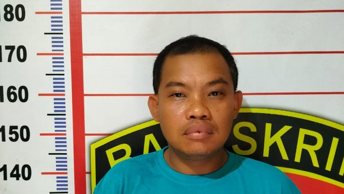 Iqbal alias Kebal saat diamankan di Mapolsek Babat Supat, Musi Banyuasin