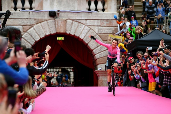 Australia's Jai Hindley holds the trophy at the end of the 21st stage against the clock race of the Giro D'Italia, in Verona, Italy, Sunday, May 29, 2022. (Massimo Paolone/LaPresse via AP)